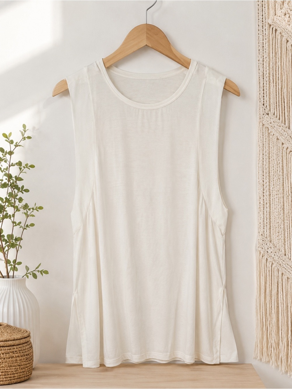 Old Navy Women's Ivory Muscle Tee